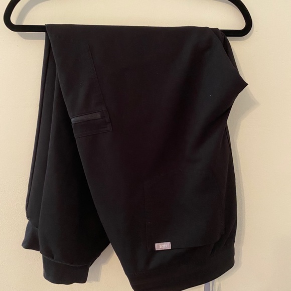 FIGS Large Black Zamora Jogger Pants - Picture 3 of 4